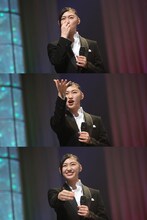 投げキッスを連発する小林歌穂。