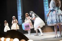 サイコロトークで盛り上がるエビ中。