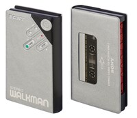 「NW-A100」シリーズ用の“レトロWalkmanケース”。