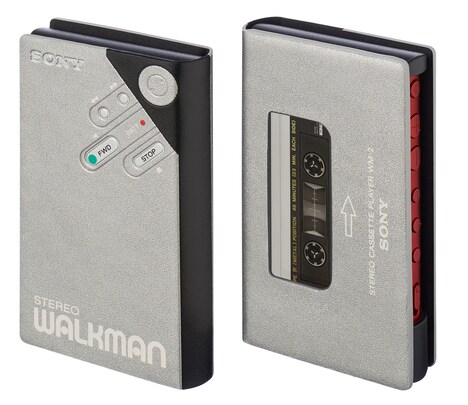 「NW-A100」シリーズ用の“レトロWalkmanケース”。