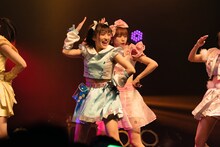 「クマリデパート6thワンマンライブおいでよ！こころのデパート『宇宙規模のアイを叫ぶ！-終わらない餅つき大会の後に-』」の様子。（Photo by Jumpei Yamada）