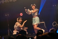 「クマリデパート6thワンマンライブおいでよ！こころのデパート『宇宙規模のアイを叫ぶ！-終わらない餅つき大会の後に-』」の様子。（Photo by Jumpei Yamada）