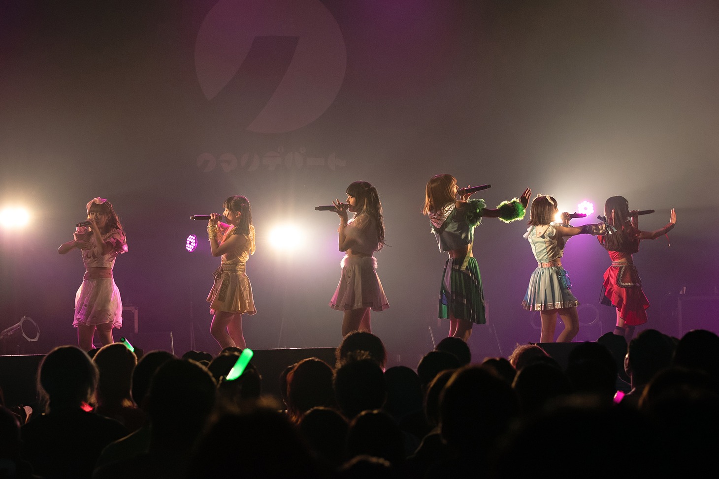 「クマリデパート6thワンマンライブおいでよ！こころのデパート『宇宙規模のアイを叫ぶ！-終わらない餅つき大会の後に-』」の様子。（Photo by Jumpei Yamada）