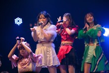 「クマリデパート6thワンマンライブおいでよ！こころのデパート『宇宙規模のアイを叫ぶ！-終わらない餅つき大会の後に-』」の様子。（Photo by Jumpei Yamada）