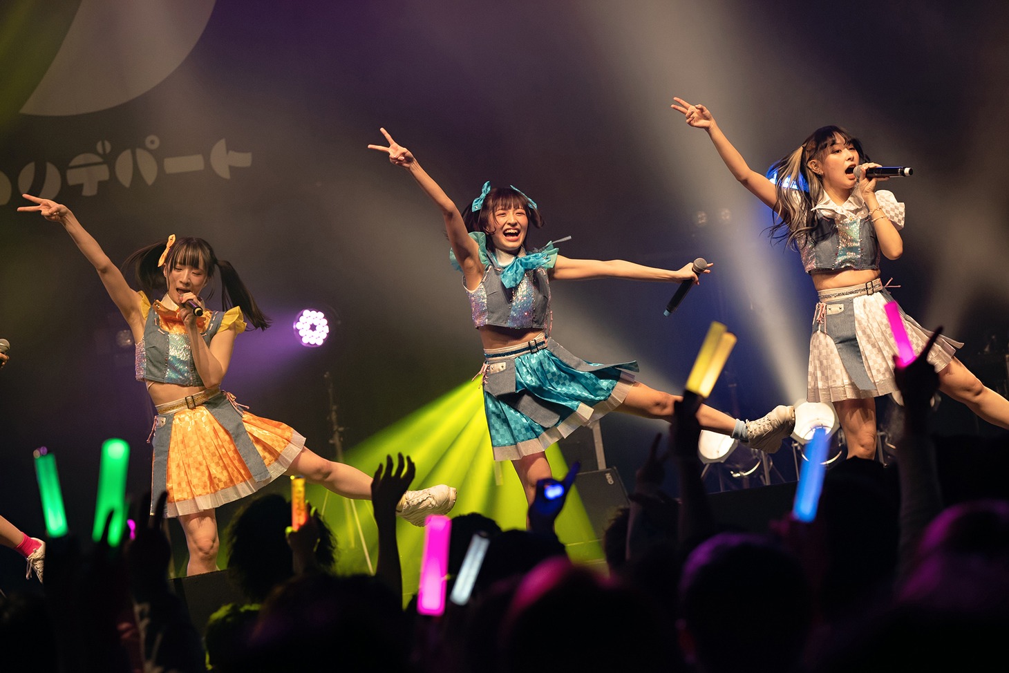 「クマリデパート6thワンマンライブおいでよ！こころのデパート『宇宙規模のアイを叫ぶ！-終わらない餅つき大会の後に-』」の様子。（Photo by Jumpei Yamada）