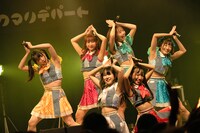 「クマリデパート6thワンマンライブおいでよ！こころのデパート『宇宙規模のアイを叫ぶ！-終わらない餅つき大会の後に-』」の様子。（Photo by Jumpei Yamada）