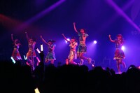 「クマリデパート6thワンマンライブおいでよ！こころのデパート『宇宙規模のアイを叫ぶ！-終わらない餅つき大会の後に-』」の様子。（Photo by Jumpei Yamada）