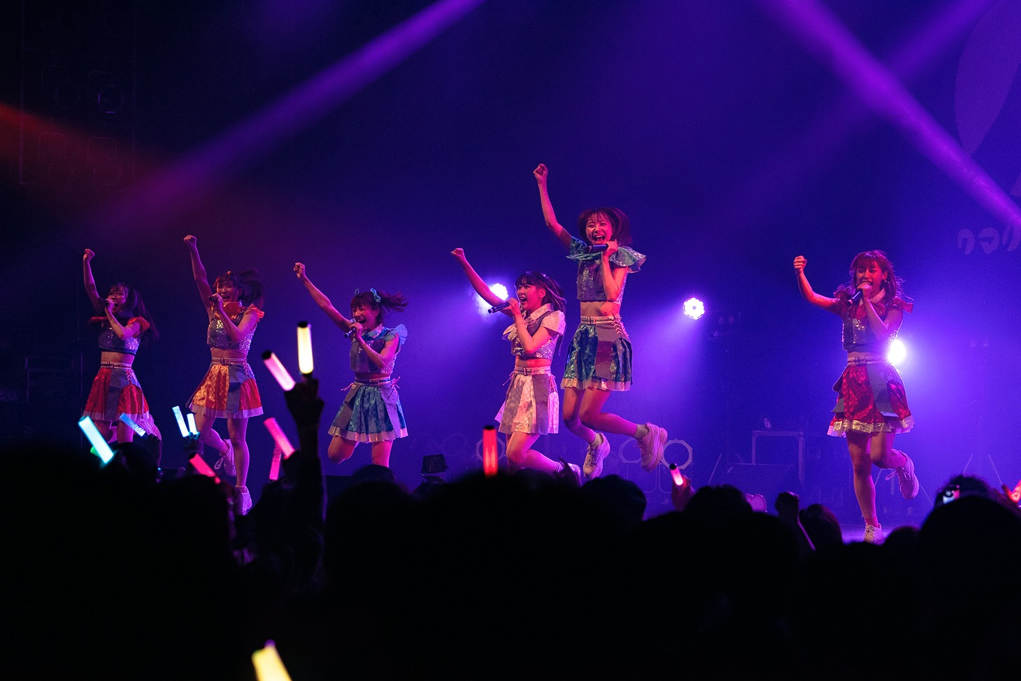 「クマリデパート6thワンマンライブおいでよ！こころのデパート『宇宙規模のアイを叫ぶ！-終わらない餅つき大会の後に-』」の様子。（Photo by Jumpei Yamada）