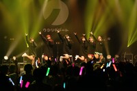 「クマリデパート6thワンマンライブおいでよ！こころのデパート『宇宙規模のアイを叫ぶ！-終わらない餅つき大会の後に-』」の様子。（Photo by Jumpei Yamada）