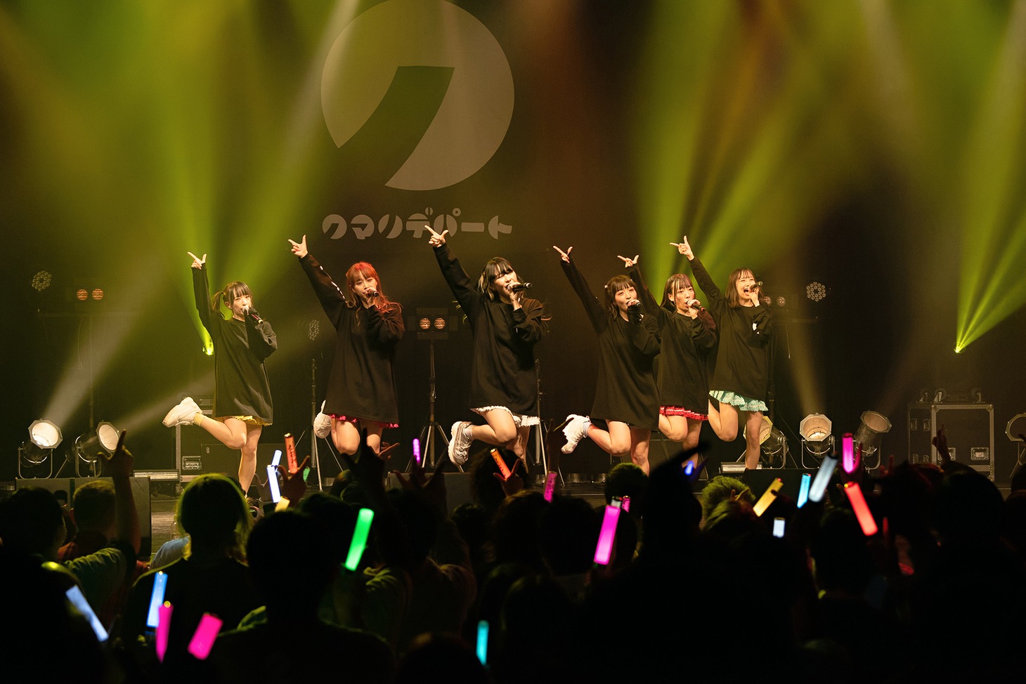 「クマリデパート6thワンマンライブおいでよ！こころのデパート『宇宙規模のアイを叫ぶ！-終わらない餅つき大会の後に-』」の様子。（Photo by Jumpei Yamada）