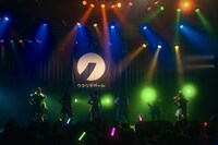 「クマリデパート6thワンマンライブおいでよ！こころのデパート『宇宙規模のアイを叫ぶ！-終わらない餅つき大会の後に-』」の様子。（Photo by Jumpei Yamada）