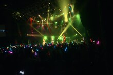 「クマリデパート6thワンマンライブおいでよ！こころのデパート『宇宙規模のアイを叫ぶ！-終わらない餅つき大会の後に-』」の様子。（Photo by Jumpei Yamada）