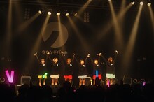 「クマリデパート6thワンマンライブおいでよ！こころのデパート『宇宙規模のアイを叫ぶ！-終わらない餅つき大会の後に-』」の様子。（Photo by Jumpei Yamada）