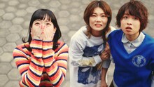 SHISHAMO「君の目も鼻も口も顎も眉も寝ても覚めても超素敵!!!」ミュージックビデオのワンシーン。