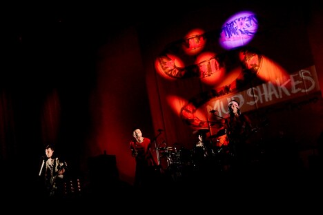 「ザ・クロマニヨンズ MUD SHAKES 2021」の様子。（撮影：柴田恵理）