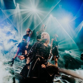 PassCode、渾身パフォーマンス届けた「"STRIVE" for BUDOKAN Tour」豊洲公演