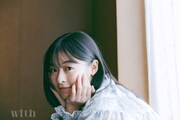 「with」2021年4月号より森七菜。