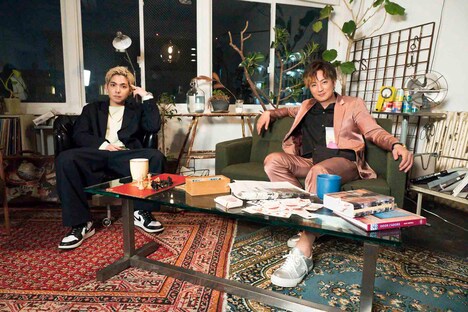 左からRude-α、遊助。