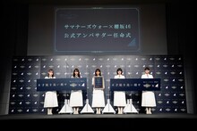 左から小池美波、菅井友香、田村保乃、藤吉夏鈴、山崎天。