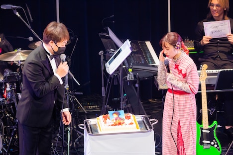 本間昭光と降幡愛。