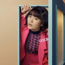 SHE IS SUMMER「DOOR」ジャケット