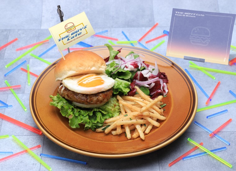 Qプロデュースの照り焼きバーガーのプレート。