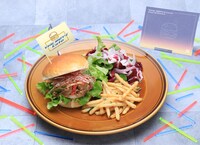 ERICプロデュースのプルコギバーガーのプレート。