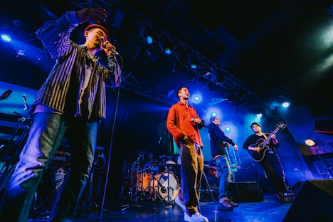 HOTDOGSを迎えたパフォーマンスの様子。（撮影：勝永裕介）