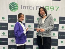 左から藤原さくら、斉藤和義。