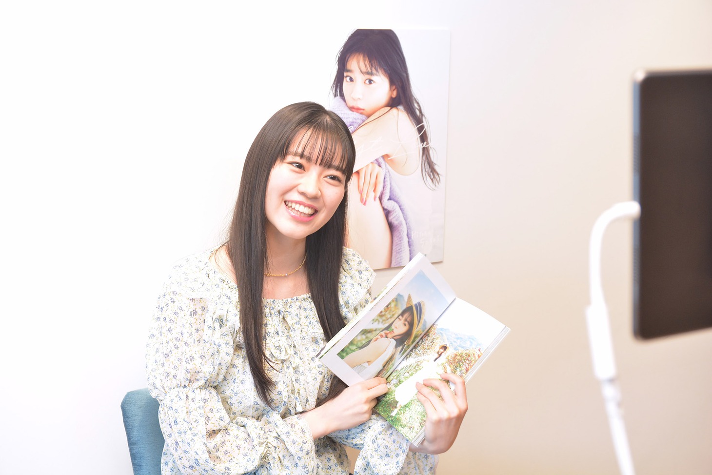 リモート会見で写真集について語る坂井仁香（超ときめき▽宣伝部）。