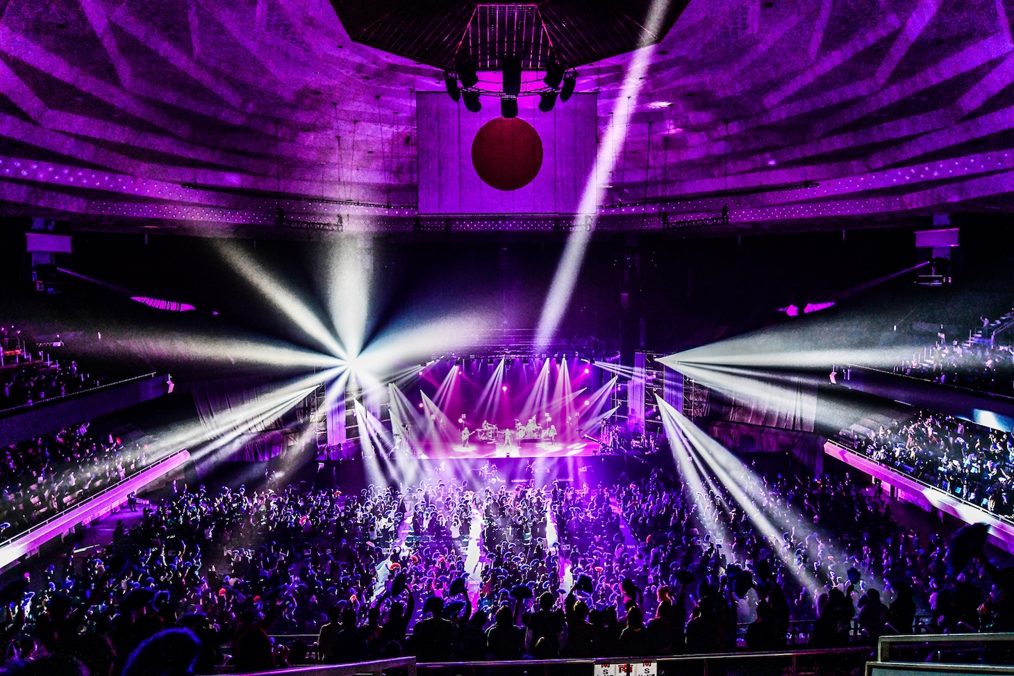 女王蜂「HYPER BLACK LOVE」の様子。（撮影：黒瀬友理）