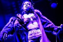 アヴちゃん（Vo）（撮影：森好弘）