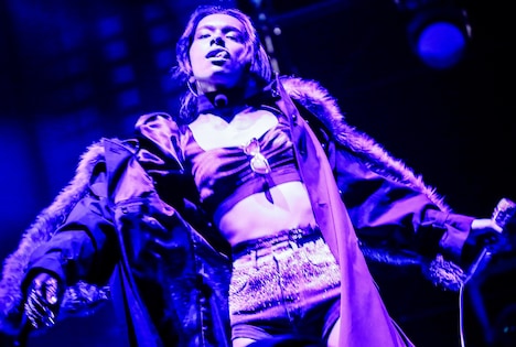 アヴちゃん（Vo）（撮影：森好弘）