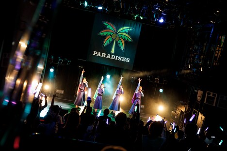 PARADISES（Photo by sotobayashi kenta）