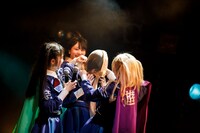 パンストをかぶらされるウタウウタ。（Photo by sotobayashi kenta）