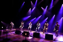 「ゴスペラーズ LIVE #ライブハウスからハーモニーを 2 ～今夜はカップリング三昧～」の様子。