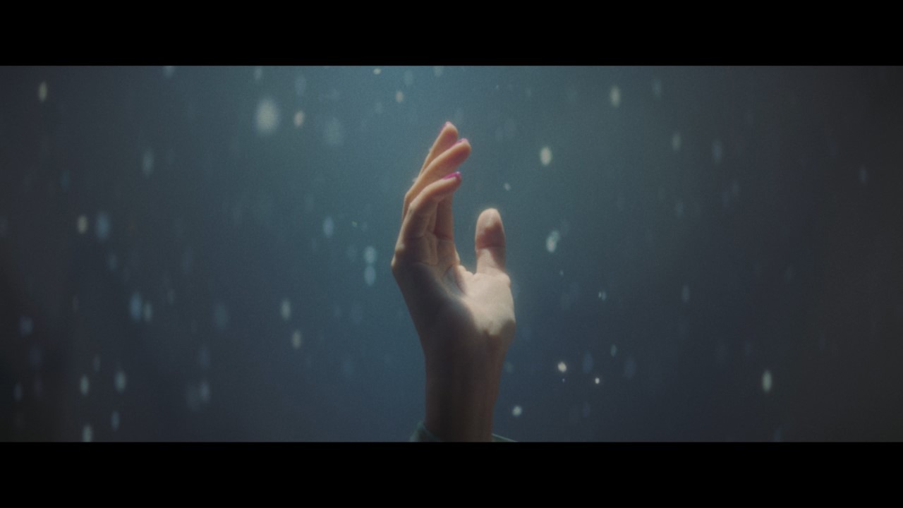 SCANDAL「eternal」ミュージックビデオのサムネイル。
