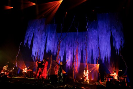 アイナ・ジ・エンド「first solo tour "THE END"」の様子。(Photo by sotobayashi kenta)