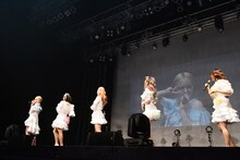 スクリーンを占拠する羽島めい（左端）。