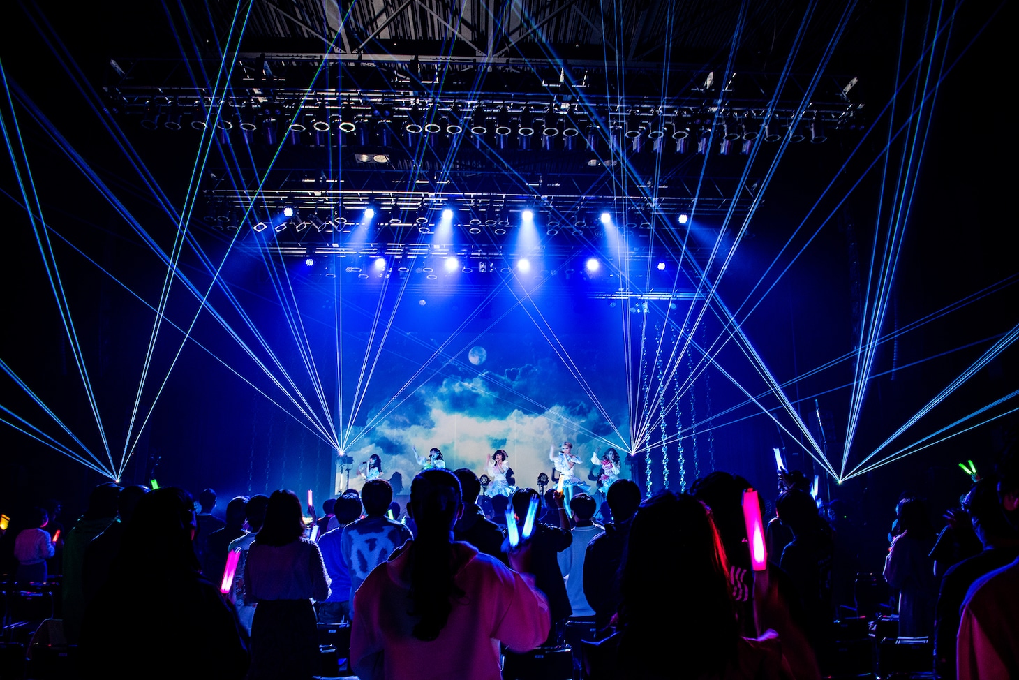 「神宿 Zepp Tour 2020-2021 Bloom of Life」最終公演の様子。