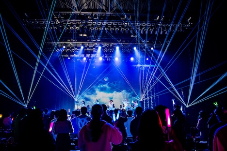 「神宿 Zepp Tour 2020-2021 Bloom of Life」最終公演の様子。