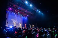 「神宿 Zepp Tour 2020-2021 Bloom of Life」最終公演の様子。