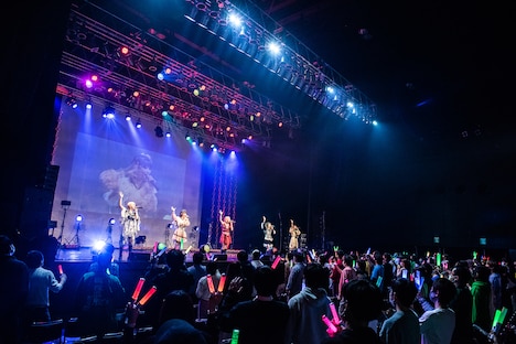 「神宿 Zepp Tour 2020-2021 Bloom of Life」最終公演の様子。