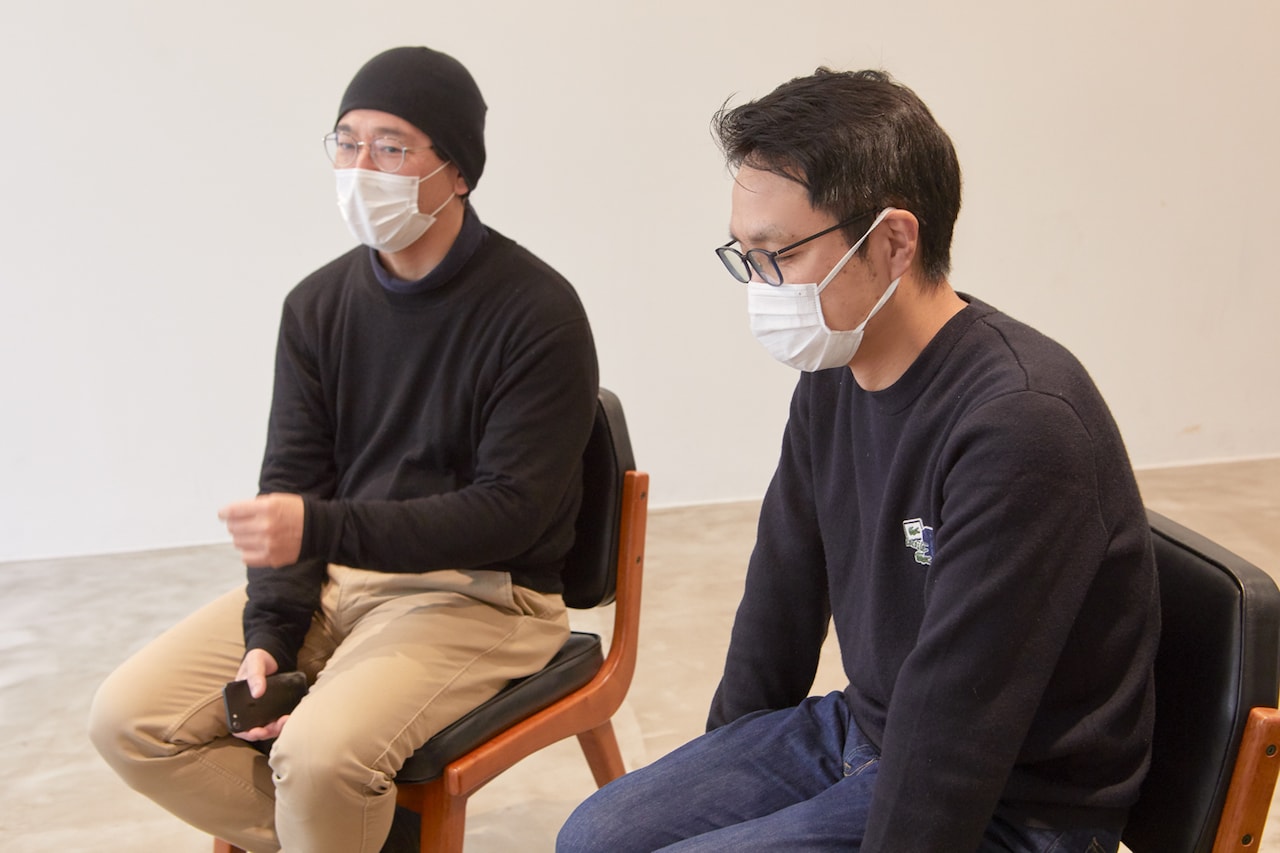 左から佐々木敦、南波一海。