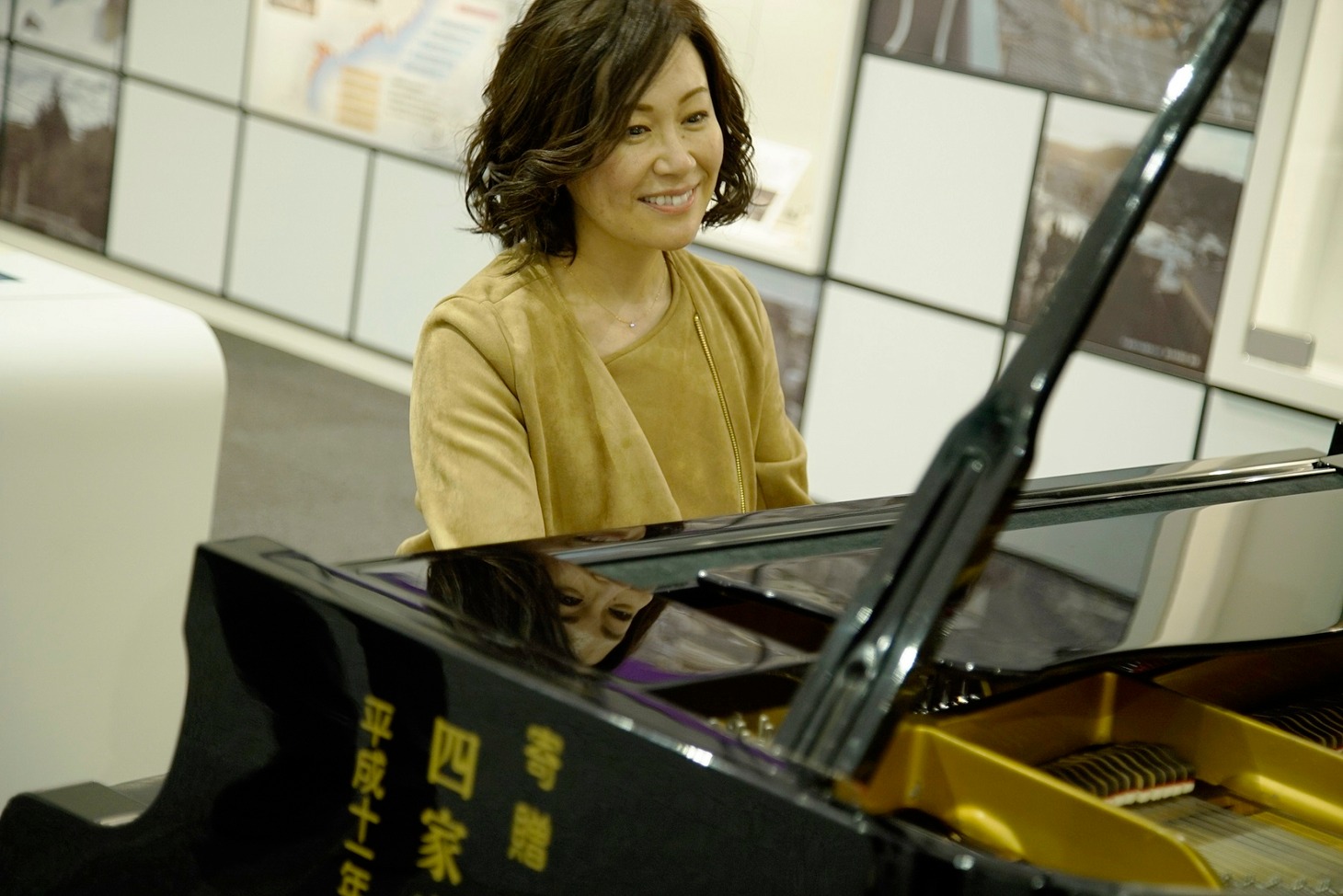 「奇跡のピアノ」リリース報告会の様子。