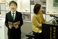 「奇跡のピアノ」リリース報告会の様子。