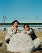 東郷清丸とbutaji、多摩川沿いお散歩ムードのままツーマンライブ