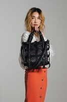 KiU 2021ビジュアルより中嶋イッキュウ（tricot、ジェニーハイ）。