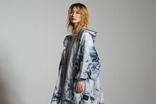 KiU 2021ビジュアルより中嶋イッキュウ（tricot、ジェニーハイ）。