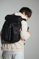 KiU 2021ビジュアルより山中拓也（THE ORAL CIGARETTES）。